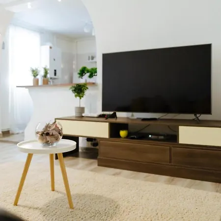 Apartment High Hopes No 3 Semi-basement *