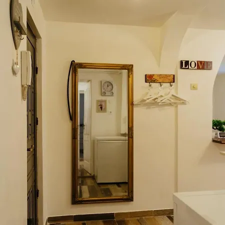 High Hopes No 3 Semi-basement *