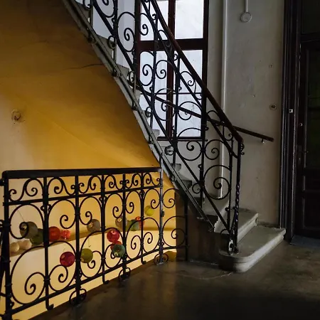 High Hopes No 3 Semi-basement Apartment *