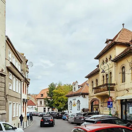 High Hopes No 3 Semi-basement Apartment Brașov