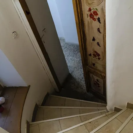 High Hopes No 3 Semi-basement *