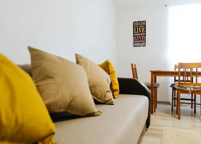 High Hopes No 3 Semi-basement * Brasov