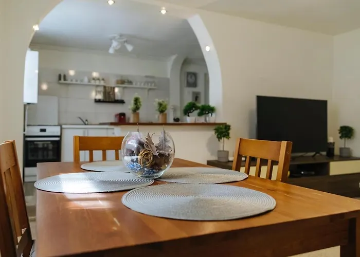 High Hopes No 3 Semi-basement Brasov